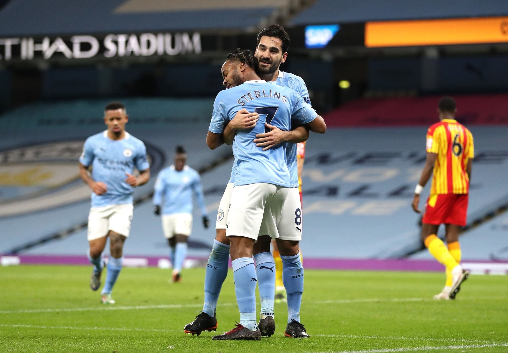 一个值得效 一个值得效